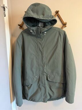 Helly Hansen Sage Green Winter Parka Jacket XL
Flaw please read